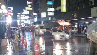 カラオケいっぱい日本人通り