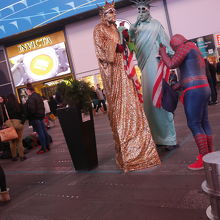 怪しげなコスプレの集団も見えました