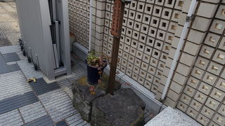 境内に江戸伝馬町牢井戸跡の案内がありました。