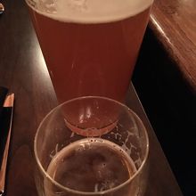 半分飲んでしまいましたが手前が味見用ビールです。これが２つ！