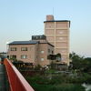 嬉野川沿いの旅館