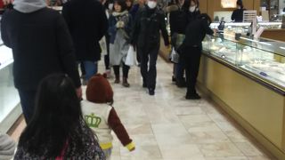 お得なバーゲンセールへ！