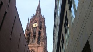 フランクフルトらしい立派な大聖堂