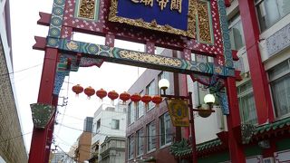 関帝廟通りの西側入り口です。