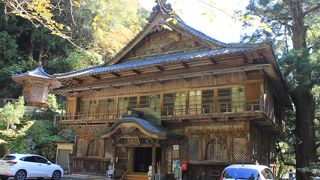 霊場の雰囲気に包まれた山寺