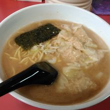 ワンタンメンです。