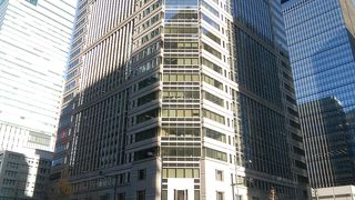 開放感のあるエントランス、大手町ファーストスクウェア