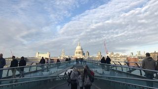 直線上にはセントポール大聖堂