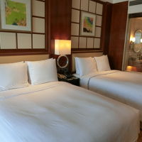 ベッドは広めで、眠りやすいです