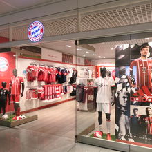 ラインナップが寂しい By 肉団子 エフシーバイエルンファンショップ ミュンヘン空港店 のクチコミ フォートラベル ラインナップが寂しい By 肉団子 エフシーバイエルンファンショップ ミュンヘン空港店 のクチコミ フォートラベル