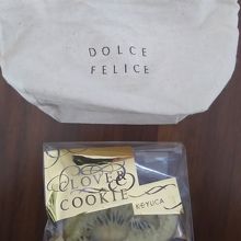 かわいいミニトートに入ったお菓子