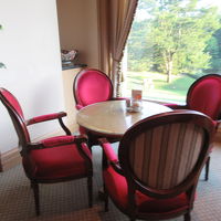 庭園を眺めながらゆっくりとティータイムを。