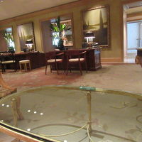 フロント。ここのチェックインはウェルカムドリンクが出ます。