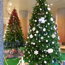 色んな種類のクリスマスツリー展示がありました 