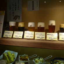 入り口付近のショーケースのメニュー　ビールです