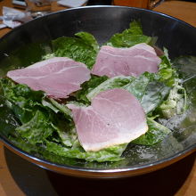 生ハム・シーザーサラダ　とても量が多くて美味しい