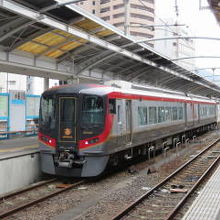 高松駅で発車を待つうずしお