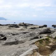 岩が階段状に広がっている海岸で、広大な太平洋に臨むダイナミックな地形だった。