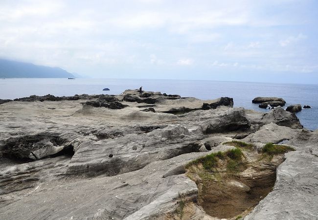岩が階段状に広がっている海岸で、広大な太平洋に臨むダイナミックな地形だった。