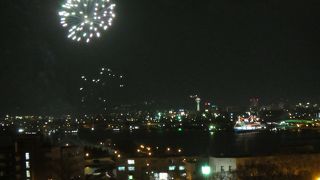八幡坂や元町公園から眺める花火