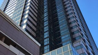 聳え立つタワービル