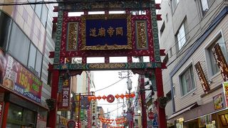 関帝廟通りの東の入り口です。