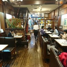 混雑しています