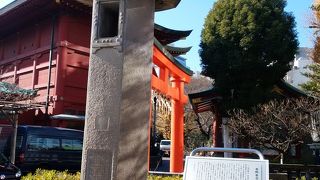 水野年方顕彰碑