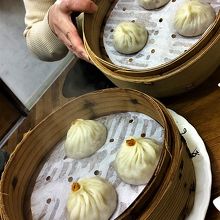 カニ小籠包と小籠包。