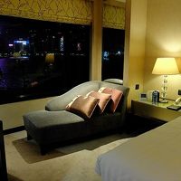 ハーバー・ビュー・ルーム。窓が大きく香港島の眺めが最高！