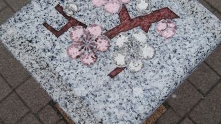 駅前からずっと長く続く参道