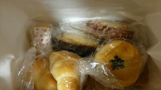 おいしいパン・ケーキがそろっていました．