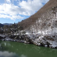 部屋の窓から見た鬼怒川