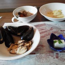 ゆり根豆腐とマッスルズ（ムール貝）は珍しいかも