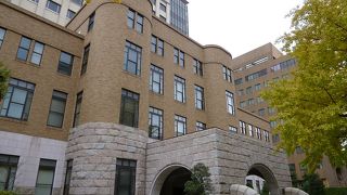 エレガントで美しい名建築です。