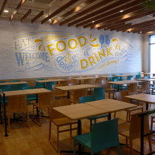 パン屋さんの横にもオープンスペースがあります