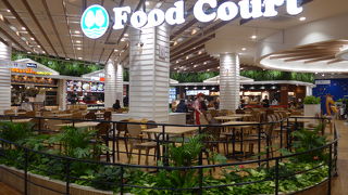 初売りに行ってフードコートにも訪れました!!