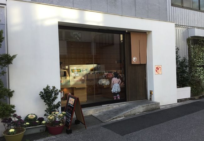 無農薬や国産の素材を使う事にこだわりがあるせんべい屋さんの工場直売所