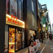 銀座すずらん通りのシンガポール発豚専門店