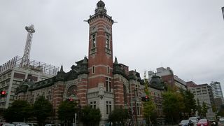 赤煉瓦造りの品格を感じる外観。館内も見ごたえ十分です。