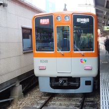 阪神担当便　ロングシートが多いです。