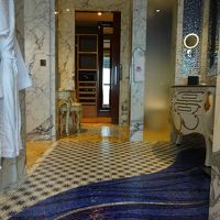 奥に見えるのはクローゼット