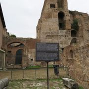 フォロ・ロマーノにある６世紀に建てられた教会