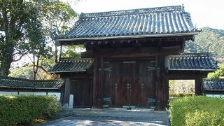 時代の移り変わりを見てきた門