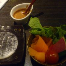 サラダは野菜が甘くておいしいです。