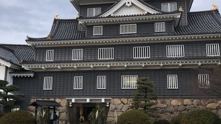 黒塗りのお城