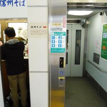 エレベーターの扉が開いてるのかと思った・・・・・