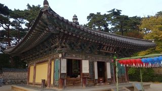 境内の一番奥です