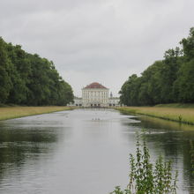 広大な庭園