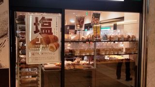 船橋フェイス2階の人気パン屋